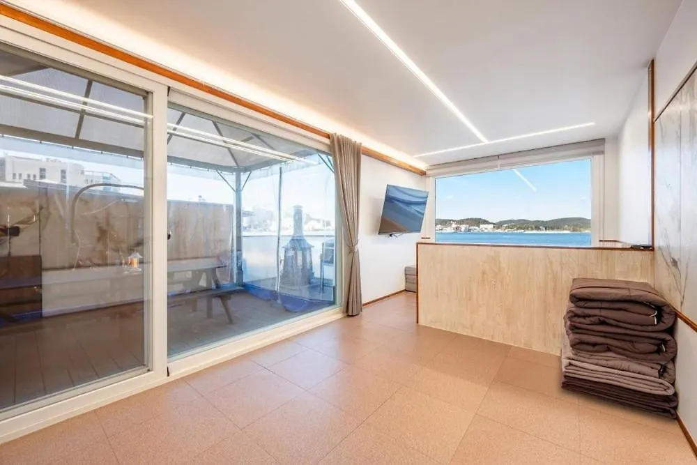 Busan Zio Club Caravan Park
