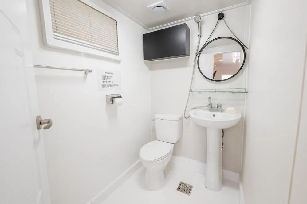 Busan Zio Club Caravan Park 0*,