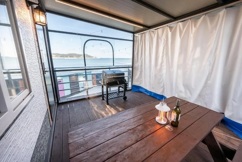 Busan Zio Club Caravan Park 0*,