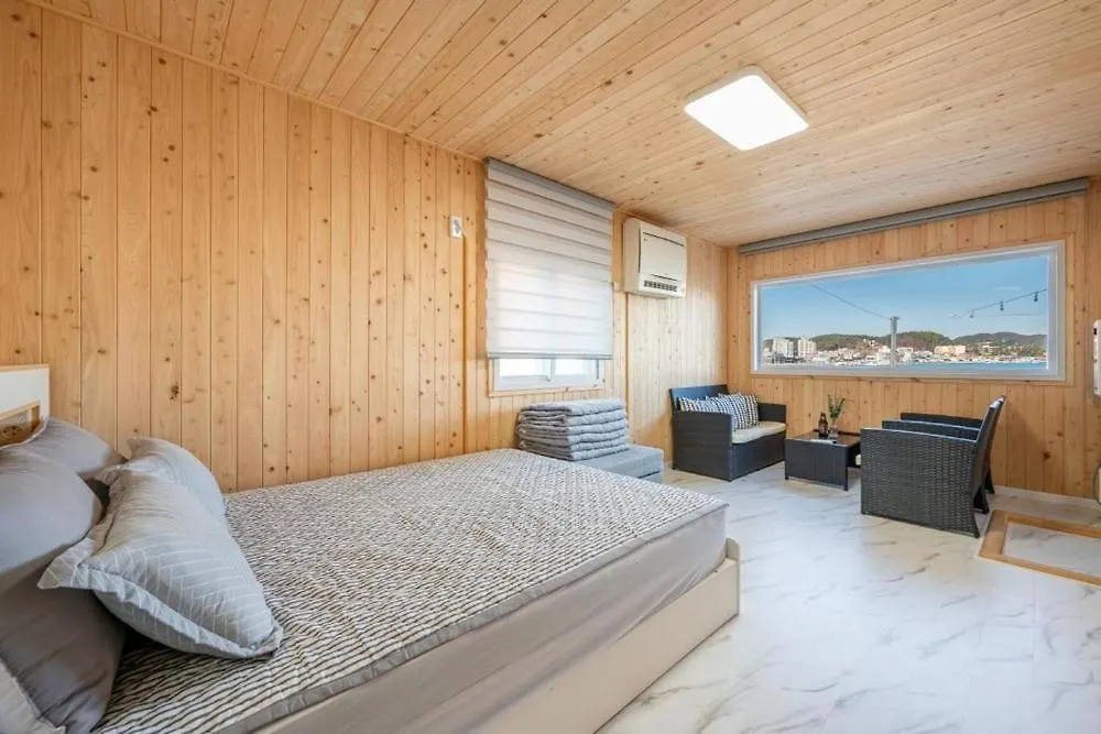 Busan Zio Club Caravan Park 0*,